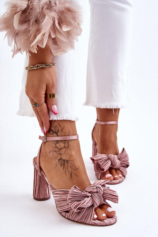 Fashionable Sandals With A Bow On... Fashionable Sandals With A Bow On...