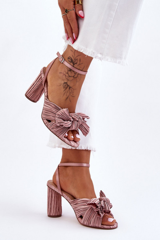 Fashionable Sandals With A Bow On... Fashionable Sandals With A Bow On...