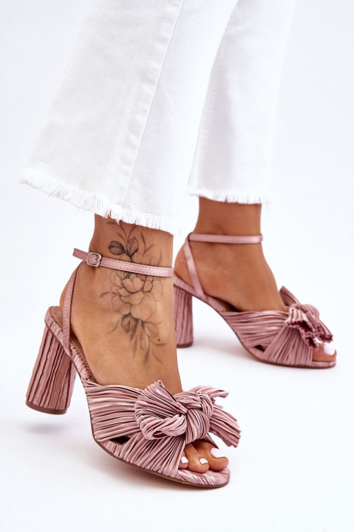 Fashionable Sandals With A Bow On... Fashionable Sandals With A Bow On...