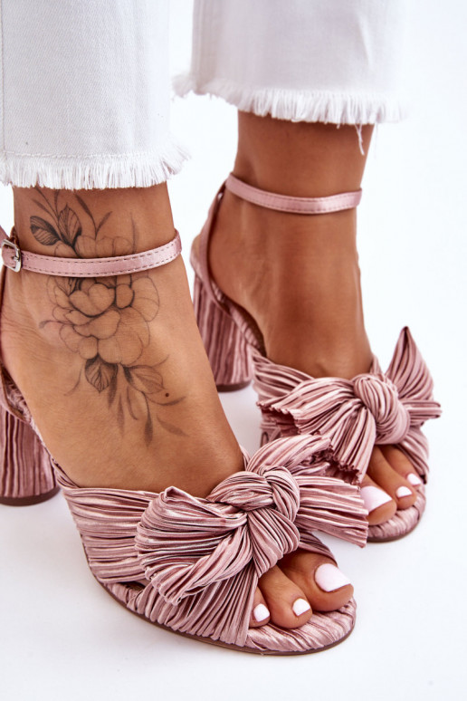 Fashionable Sandals With A Bow On... Fashionable Sandals With A Bow On...