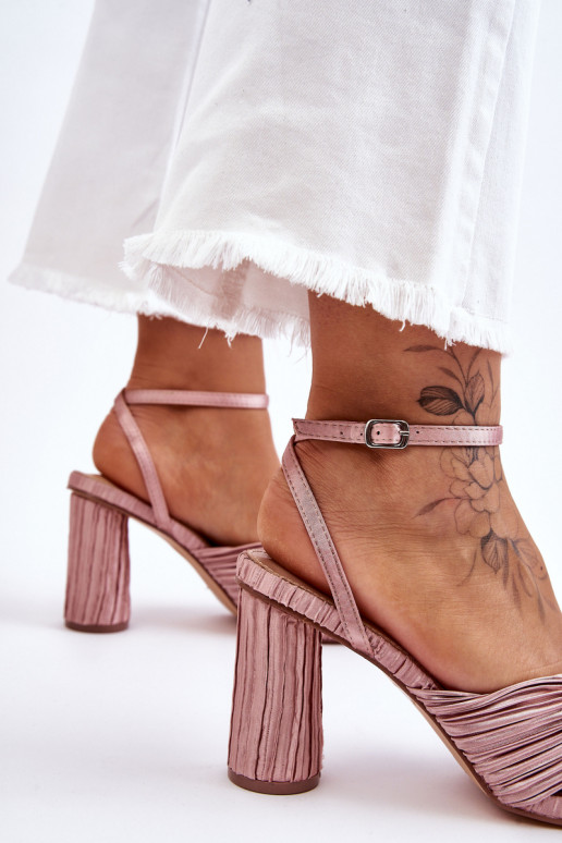 Fashionable Sandals With A Bow On... Fashionable Sandals With A Bow On...