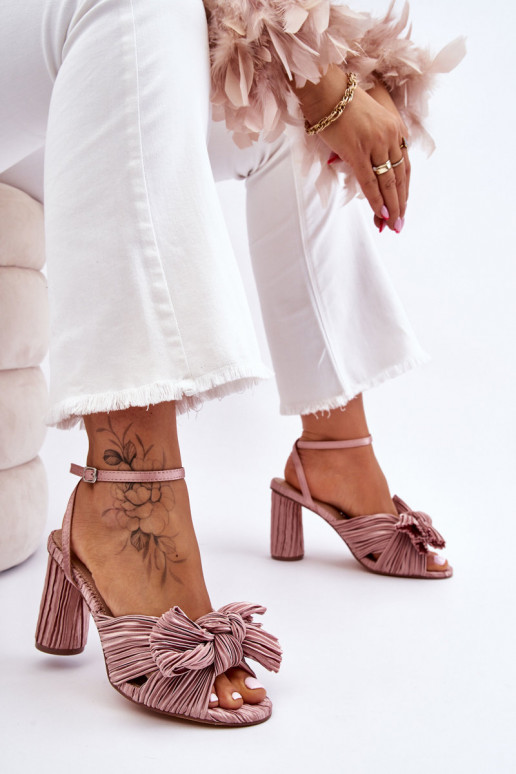 Fashionable Sandals With A Bow On... Fashionable Sandals With A Bow On...