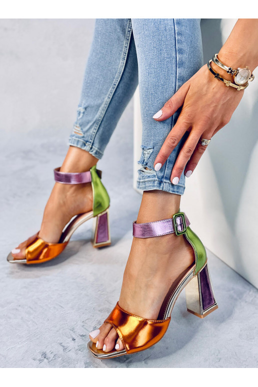 Spalvoti aukštakulniai bateliai... Spalvoti aukštakulniai bateliai...