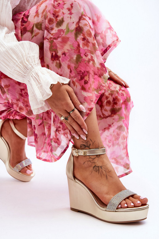 Fashionable Leather Wedge Sandals... Fashionable Leather Wedge Sandals...