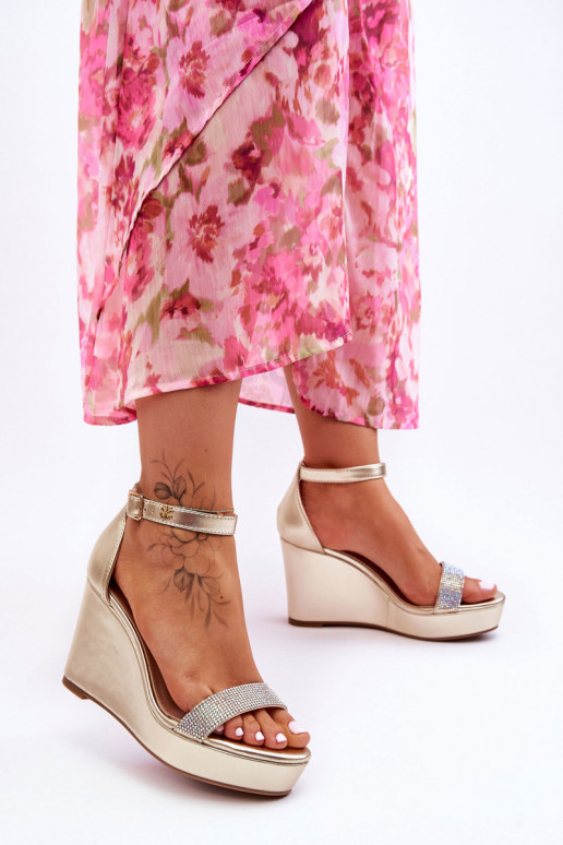 Fashionable Leather Wedge Sandals... Fashionable Leather Wedge Sandals...