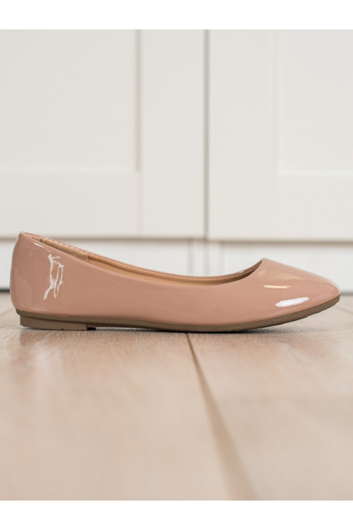 with lacquer effect ballerinas... with lacquer effect ballerinas...