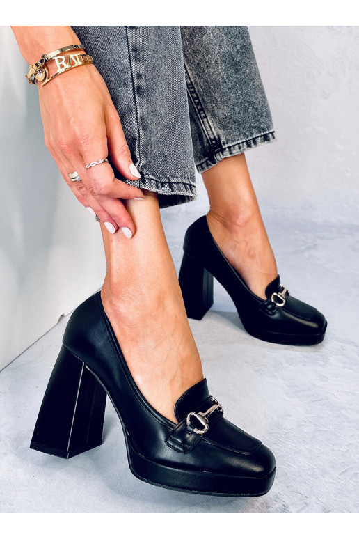 Stilingi batelia su storu kulniuku... Stilingi batelia su storu kulniuku...