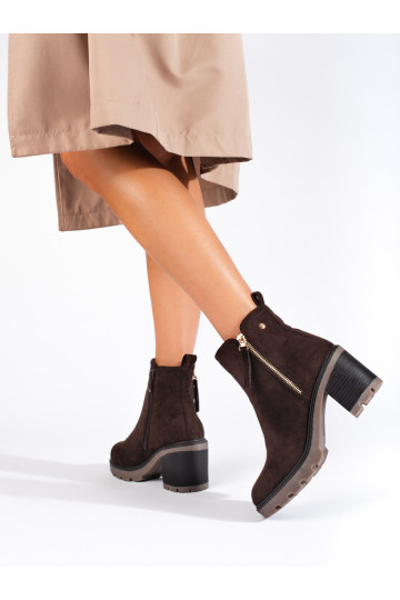 suede Brown color boots... 2