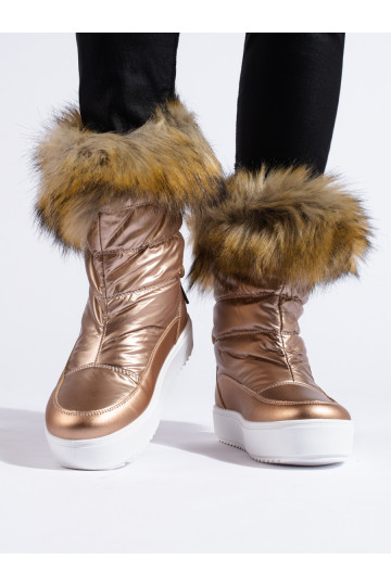 pink Women's snow boots...