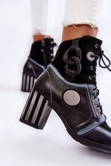 Women's leather boots... 2
