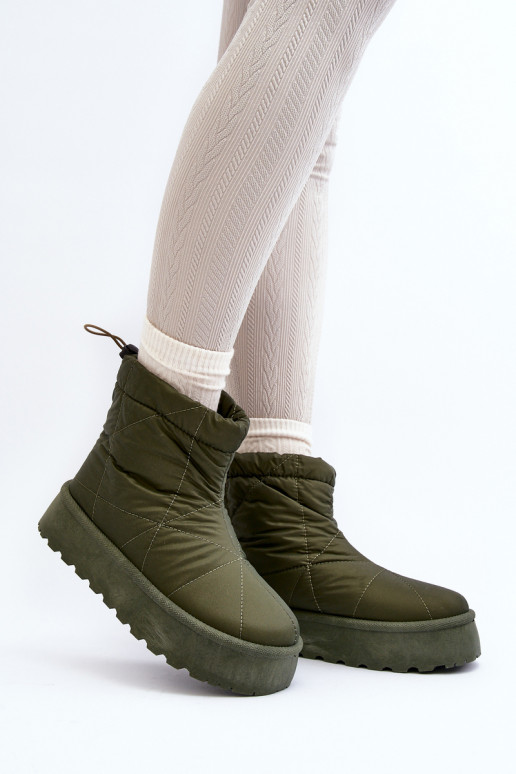 Women's snow boots on a chunky... Women's snow boots on a chunky...