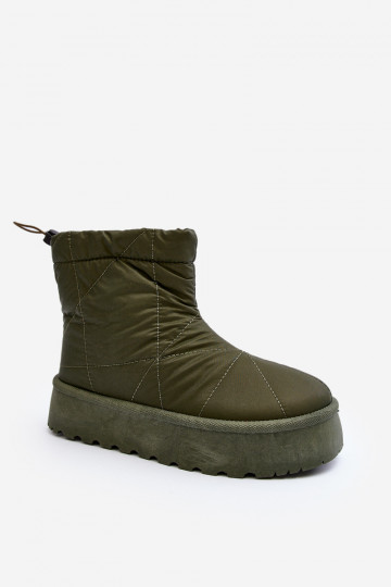 Women's snow boots on a... 2