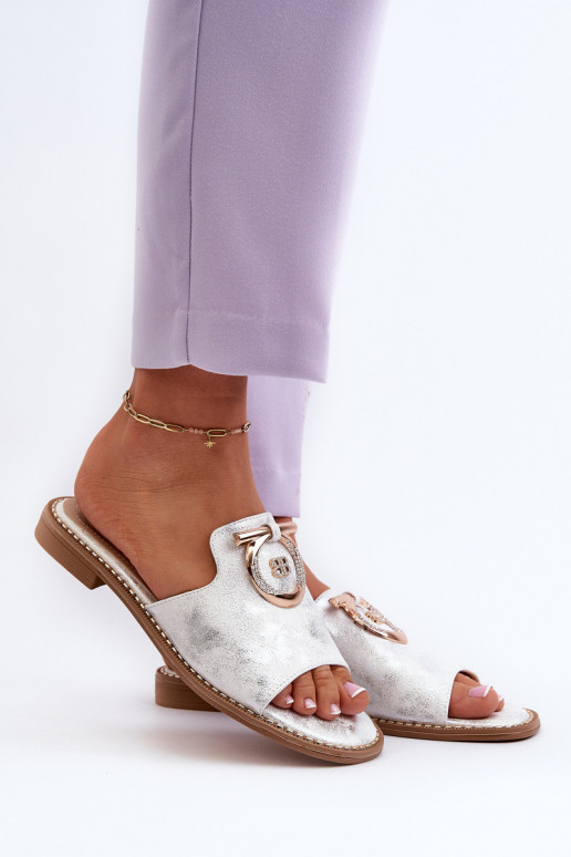 Elegant shiny women's slippers with... Elegant shiny women's slippers with...