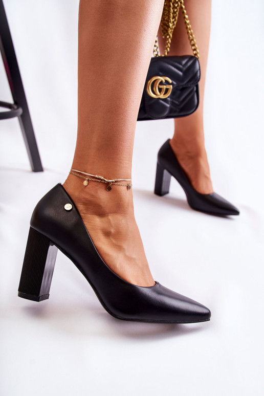 Leather Pumps On A Bar In Spitz Black... Leather Pumps On A Bar In Spitz Black...