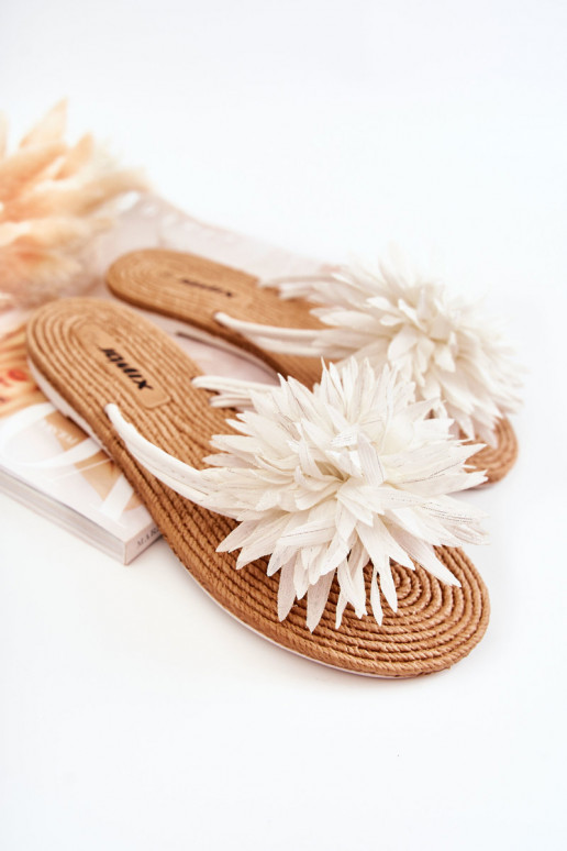 Lightweight slippers in white from... Lightweight slippers in white from...