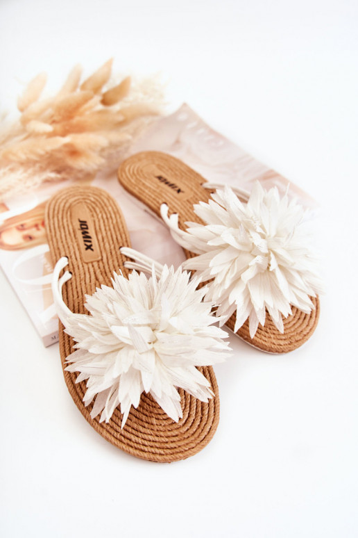 Lightweight slippers in white from... Lightweight slippers in white from...