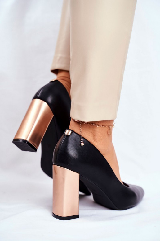 Shoes on a wide heel KERRIGAN BLACK