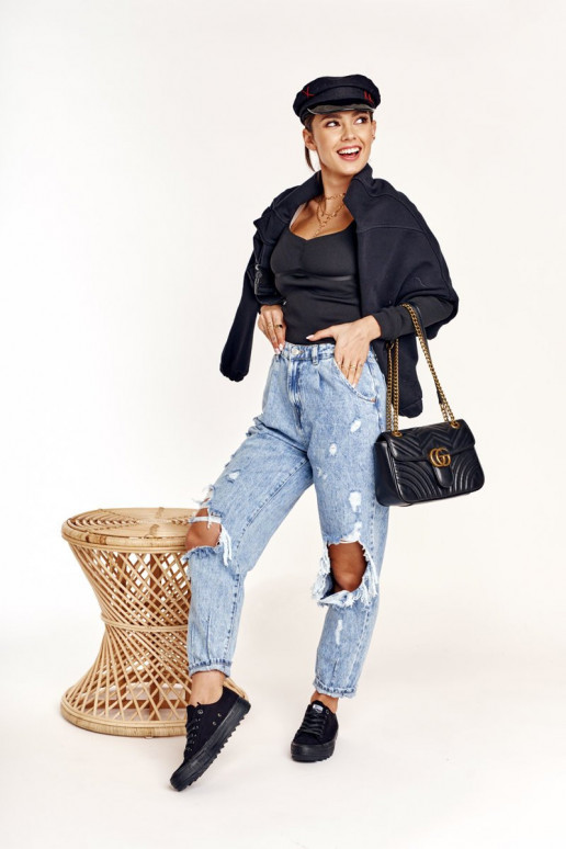 Women's Sneakers On A Chunky Sole BIG... Women's Sneakers On A Chunky Sole BIG...