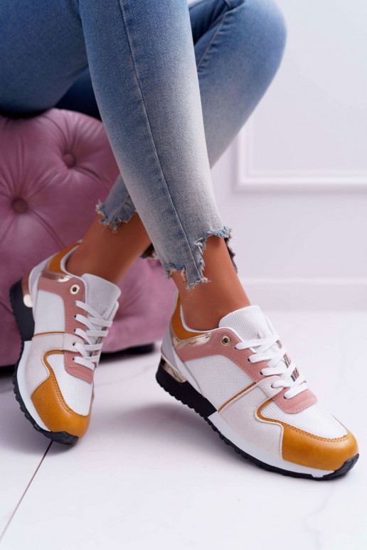 Casual shoes in various colors