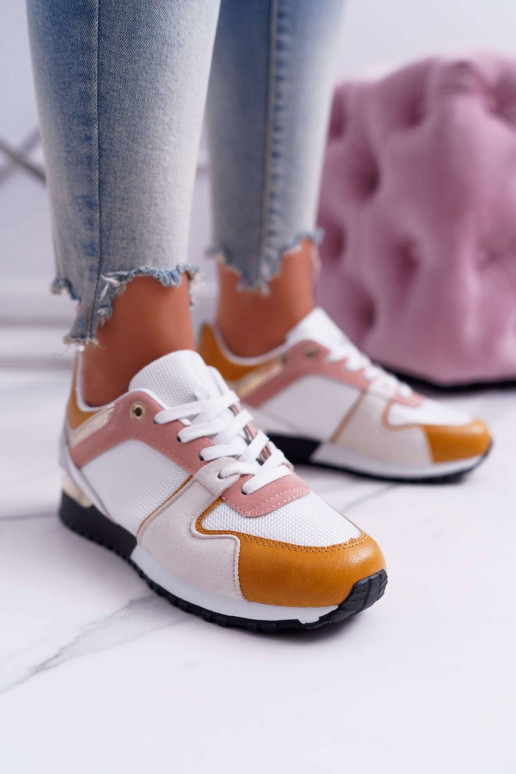 Casual shoes in various colors