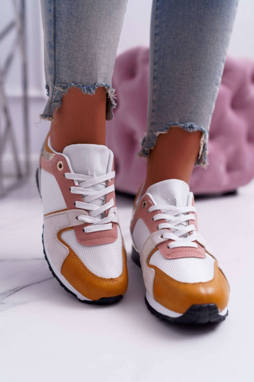 Casual shoes in various colors