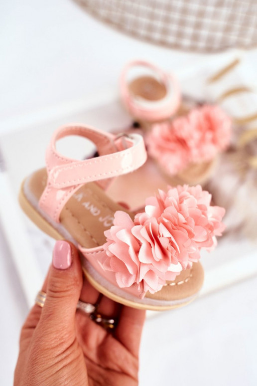 Sandals for children with flowers in... Sandals for children with flowers in...