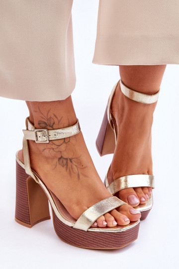 Leather Sandals On A Chunky Platform gold Marina