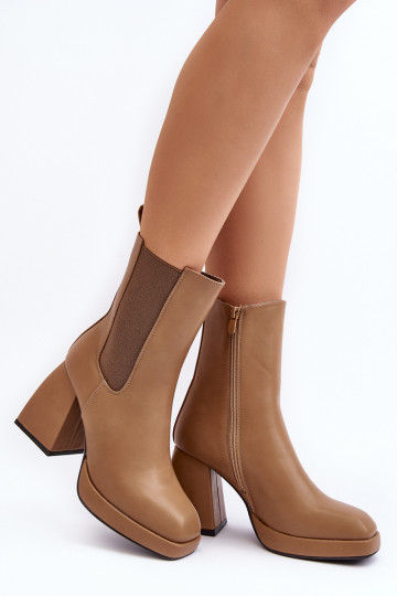 Women's boots with a platform in brown color Stelares 2