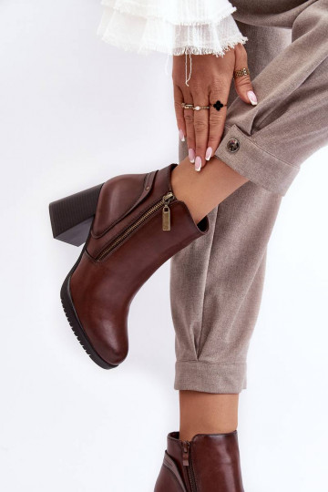 Boots with high heels brown...