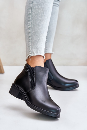 Boots With a low upper part warmed with fur inside Vinceza 85150 black