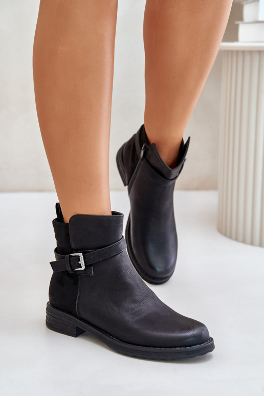 warmed Boots with wide heels with straps in black color Sabamessa