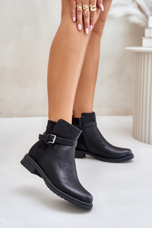 warmed Boots with wide heels with straps in black color Sabamessa