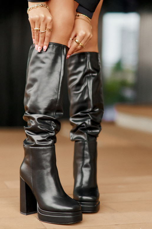 Slip-on ankle boots on heel and platform with gathering insulated black Beridra