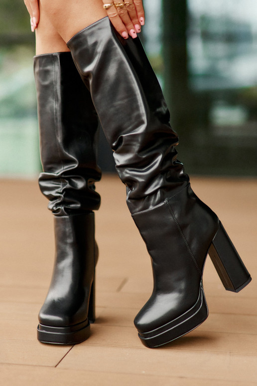 Slip-on ankle boots on heel and platform with gathering insulated black Beridra