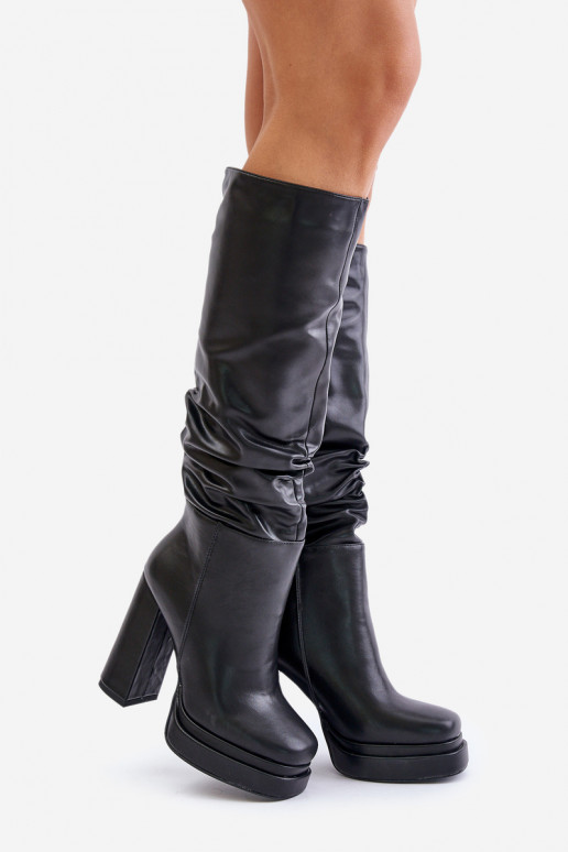 Slip-on ankle boots on heel and platform with gathering insulated black Beridra
