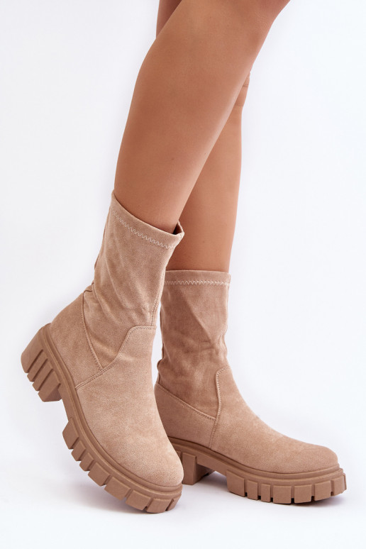 Slip-on ankle boots with flat heel... Slip-on ankle boots with flat heel...