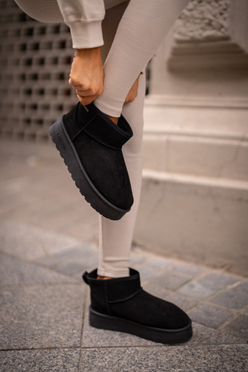 Low Snow Boots On Platform... 2