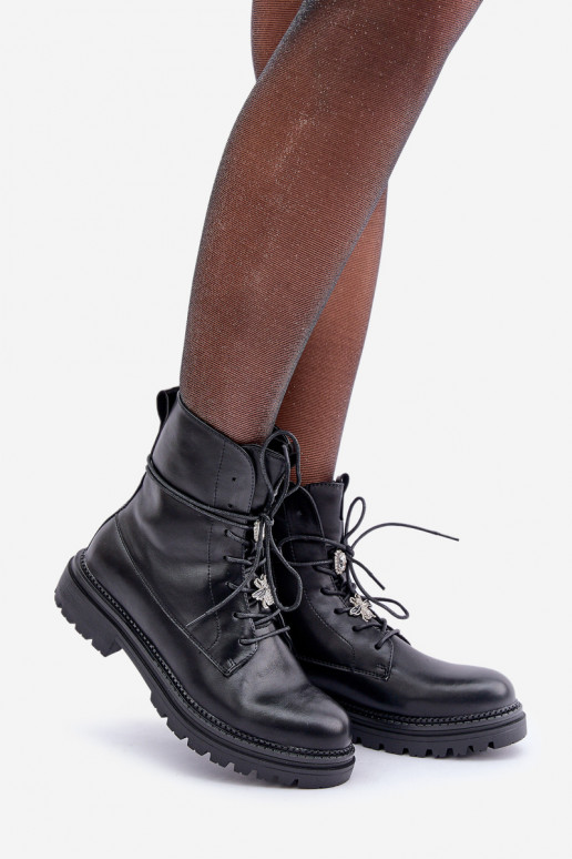 Insulated boots with decorative elements on lacing black Irivina Insulated boots with decorative elements on lacing black Irivina