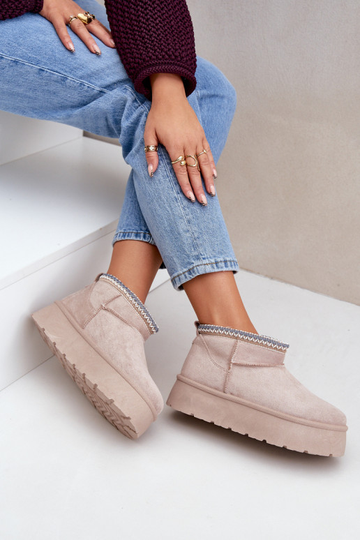 Snow boots on platform with decorative embroidery light beige Heslania Snow boots on platform with decorative embroidery light beige Heslania