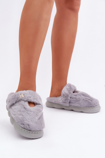 Furry Slippers With A Small Brooch Gray Primaria 2