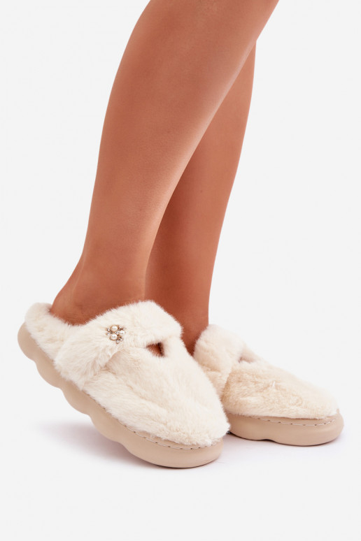 Furry Slippers With A Small Brooch Light Beige Primaria