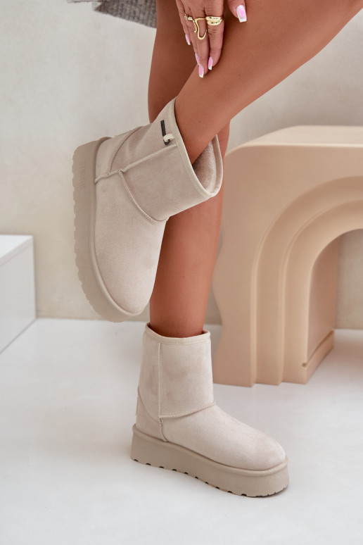 High women's snow boots on a platform... High women's snow boots on a platform...