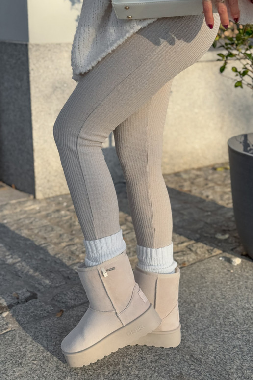 High women's snow boots on a platform... High women's snow boots on a platform...