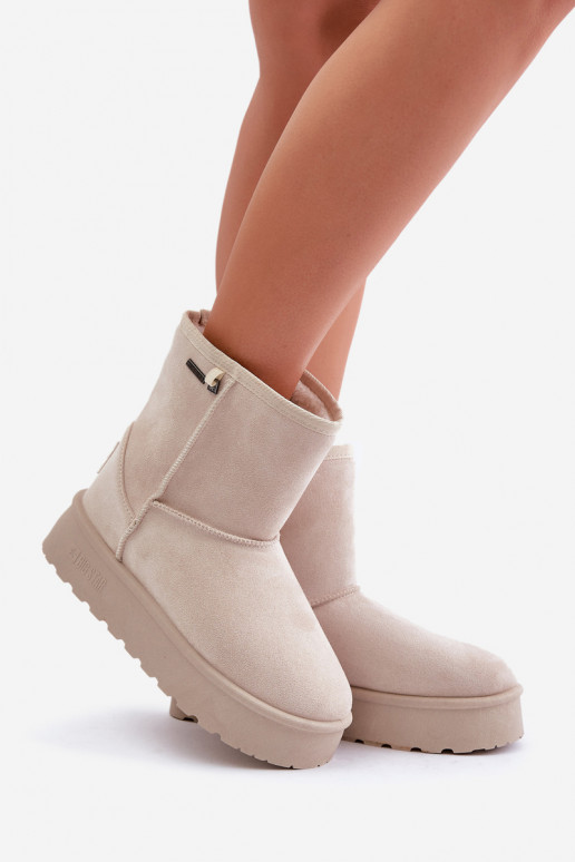 High women's snow boots on a platform... High women's snow boots on a platform...