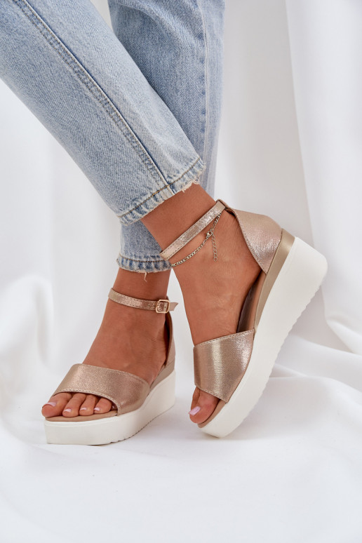 Lightweight Sandals On A Platform And Delicate Wedge Gold Gillifia