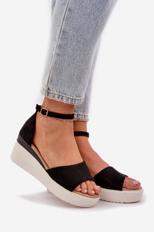 Lightweight platform sandals with a delicate wedge black Gillifia