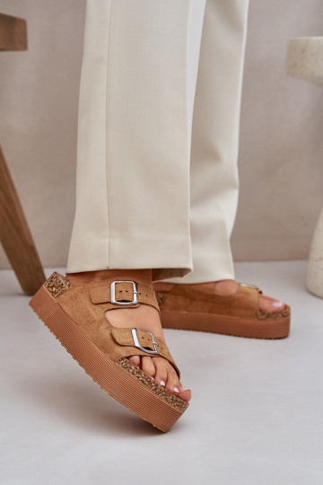 Klapki Damskie Na Masywnej Platformie Z Klamrami Camel Aramia