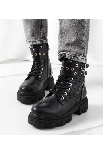 Czarne botki na traperkowej...