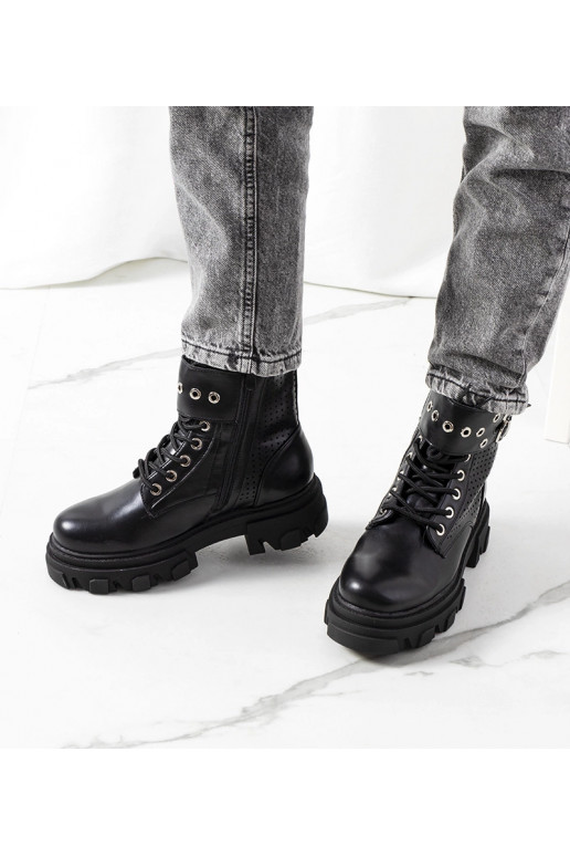 Czarne botki na traperkowej podeszwie...