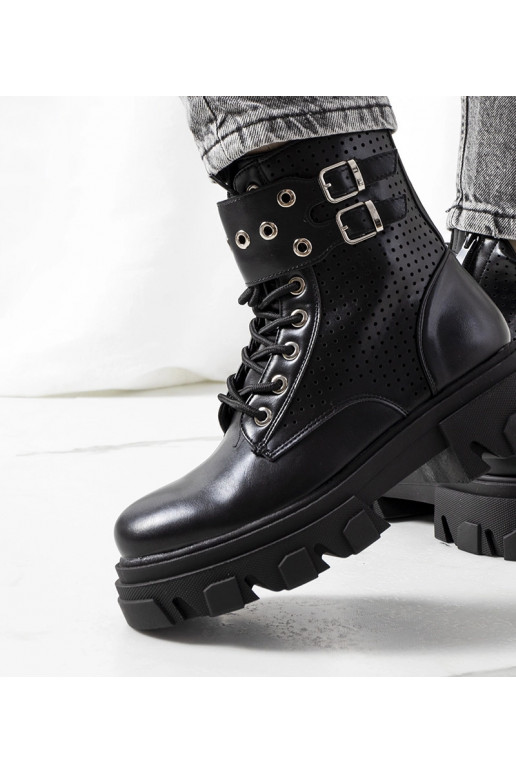 Czarne botki na traperkowej podeszwie...